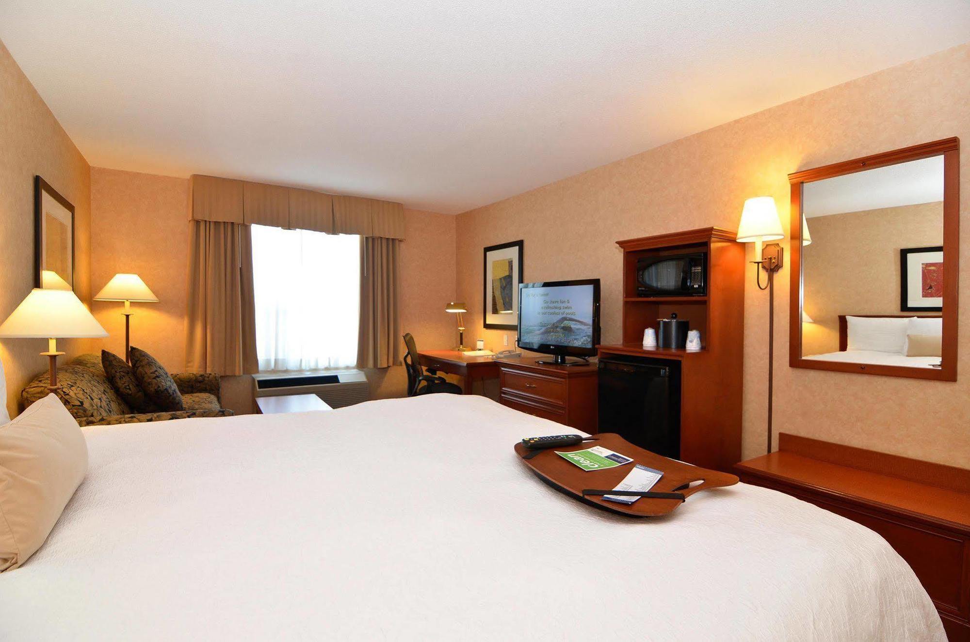 Hampton Inn & Suites By Hilton Langley-Surrey Room photo